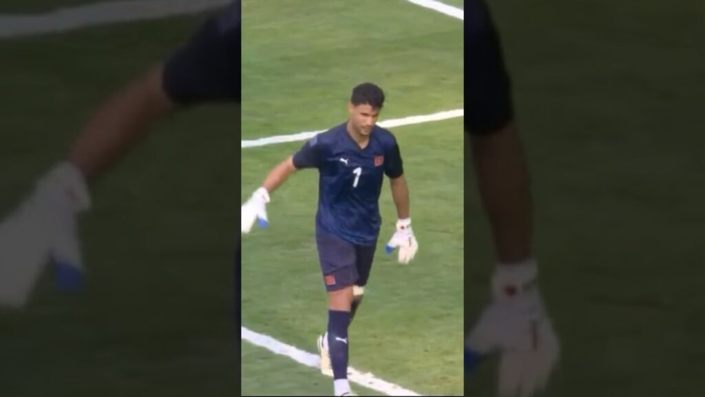 منير المحمدي يقاتل من أجل نظافة شباكه أمام العراق 🦁🇲🇦#morocco #dimamaghrib #المغرب #qatar #فاس