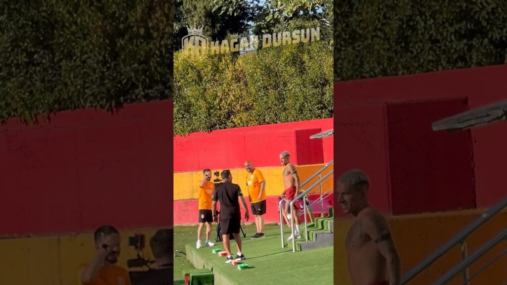 Lucas Torreira idman öncesi Okan Buruk ile sohbet ediyor☀️👥🗣️