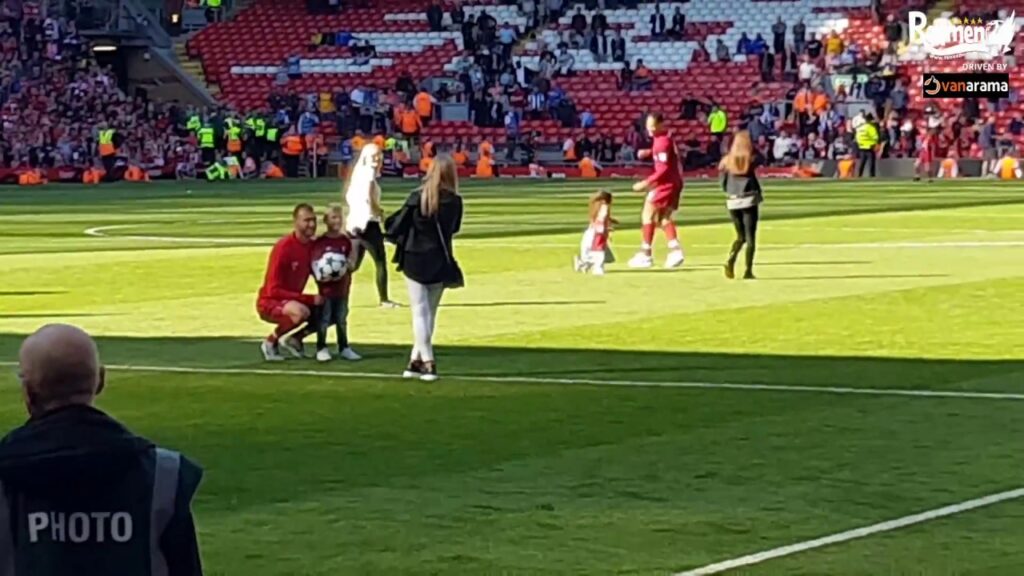 Virgil Van Dijk Playing With His Kids Is HEARTWARMING!