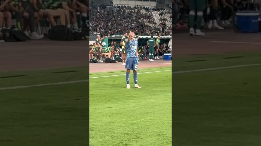 Steven Berghuis imitating viral Olympic celebration of Yusuf Dikeç! 🇹🇷