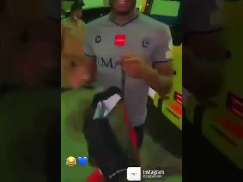 كنو يهدي البليهي هدية 🎁💙💪 (#الهلال #كنو #علي البليهي ) 🎁🎁💙🔥