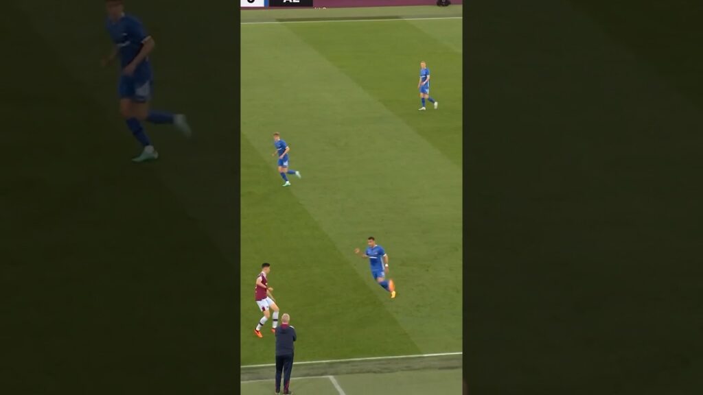 🇲🇦 Nayef Aguerd gliding through 💪#uecl