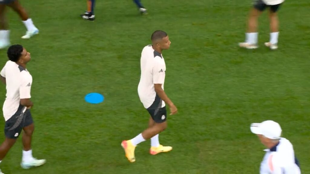 Kylian Mbappe ALL SMILES as Real Madrid train ahead of UEFA Super Cup 🏆 SPIDERCAM VERSION