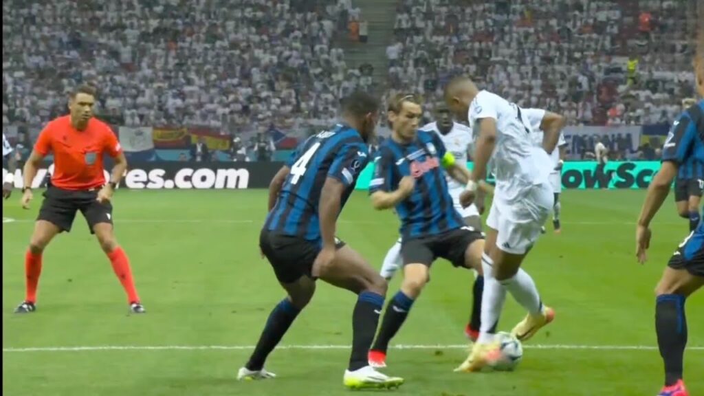 Kylian Mbappe Showed his Skills to Marten de Roon, Real Madrid vs Atalanta UEFA Super Cup Final 2024