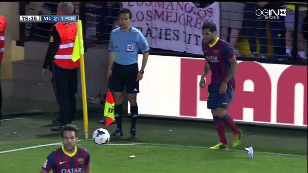 Dani Alves Eats Banana vs Villarreal 2014