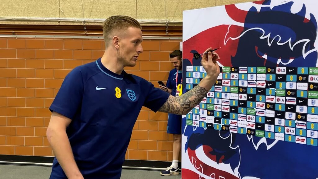 Jordan Pickford takes on the darts challenge! | England v Media | Qatar 2022 World Cup