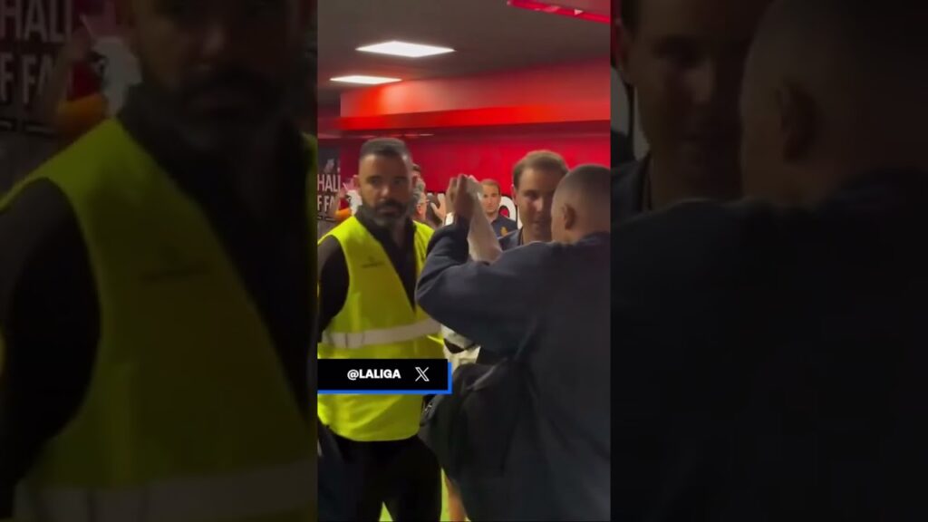 ⚽🤝🎾 Kylian Mbappe gifted Rafael Nadal his Real Madrid shirt after their match against Mallorca 🇪🇸