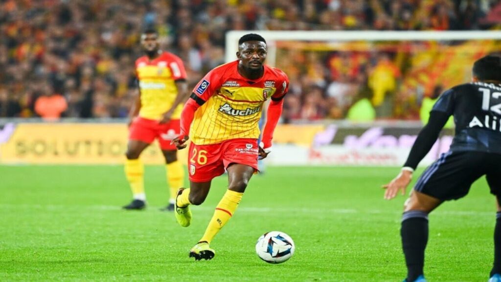 Salis Abdul Samed The Complete Defensive Midfielder