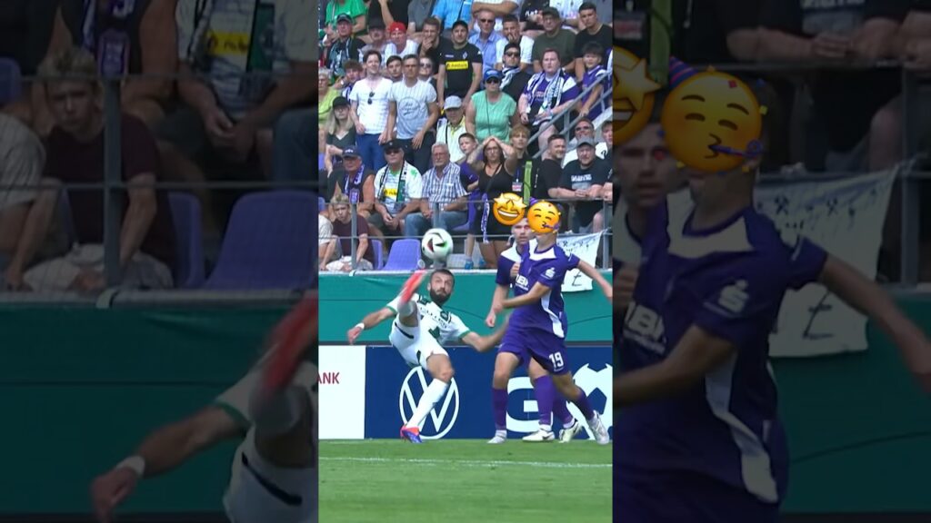 Slapstick turns into wonder goal! 🤩🥳