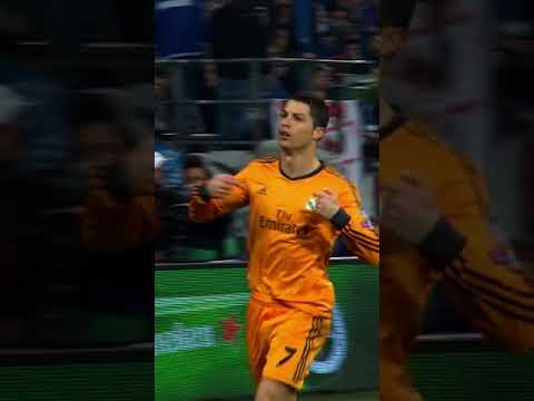 Ronaldo making it look easy 😎