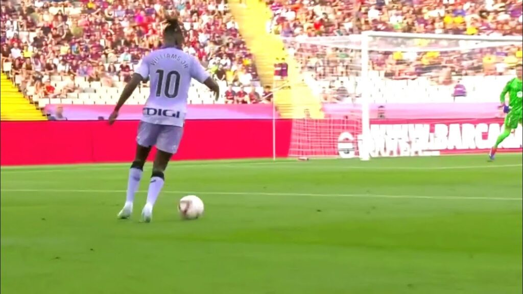 Nico Williams Toys with Barcelona Defense