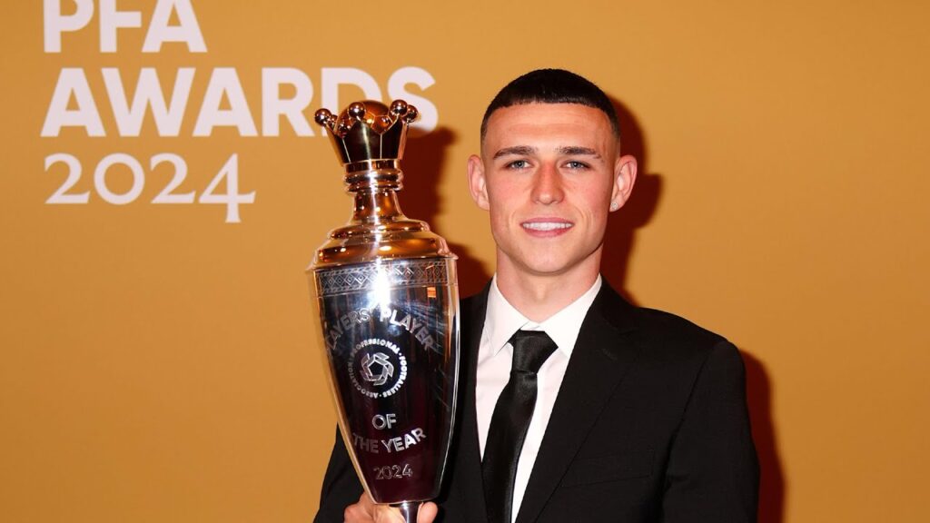 The moment Phil Foden won PFA Players' Player of the Year 🏆