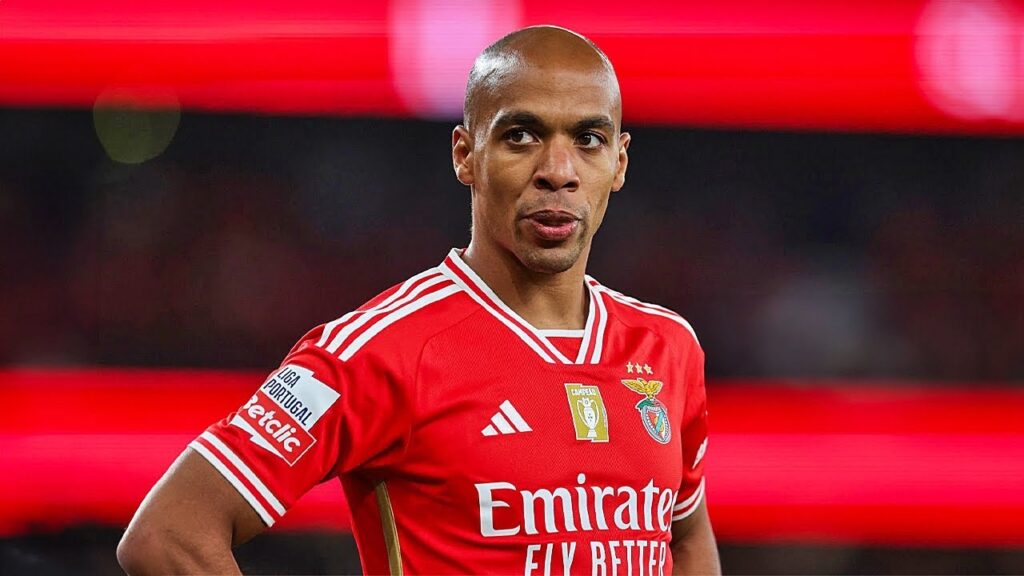 𝐋𝐎𝐎𝐊 𝐖𝐇𝐀𝐓 João Mário doing at SL Benfica👀