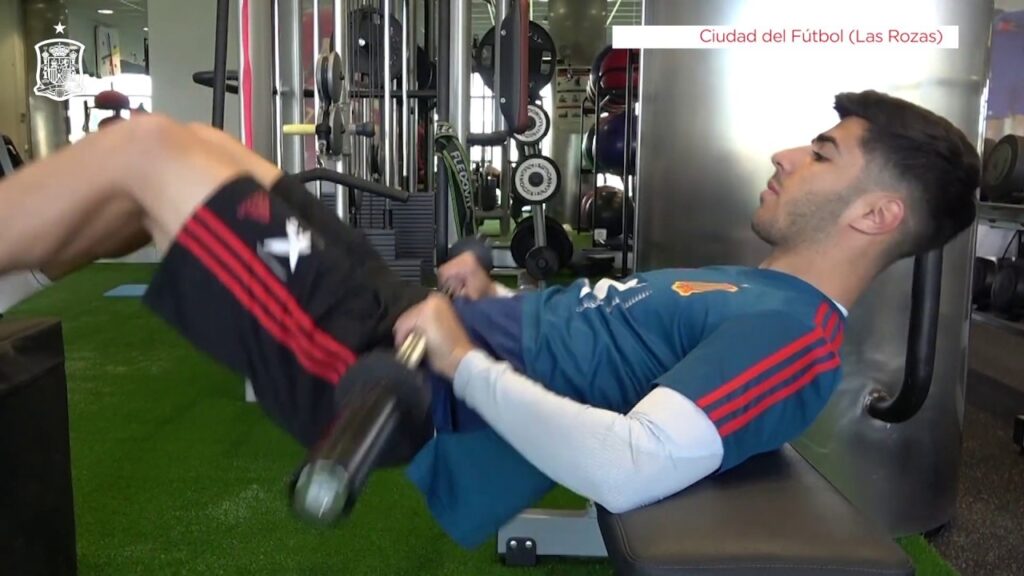 Marco Asensio trabaja en el gimnasio de la Ciudad del Fútbol con la Selección española
