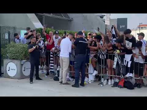 Juventus: Teun Koopmeiners saluta i suoi tifosi