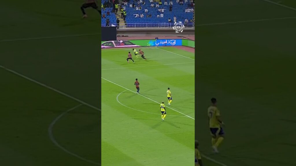 This link-up play from Mane and Brozovic 🇸🇳🤝🇭🇷