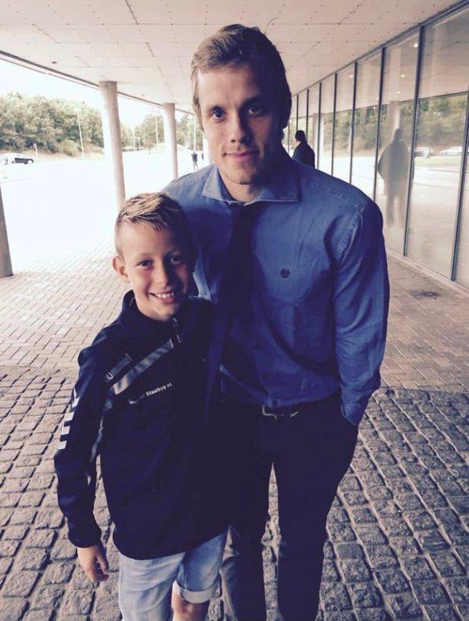 Teemu Pukki with Norwichs most recent signing Oscar Schwartau