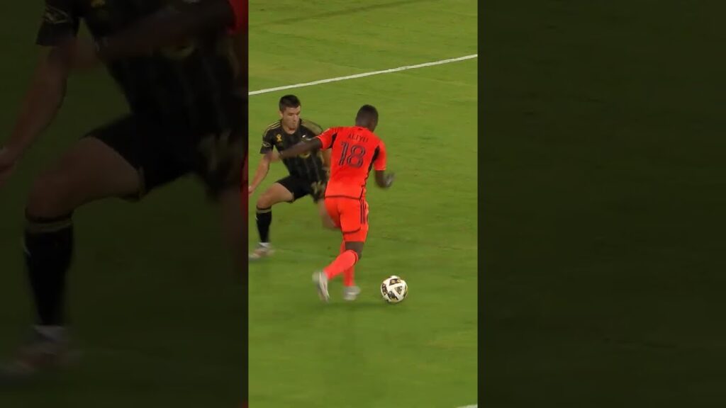 High-flying fingertip save by Hugo Lloris 🧤 | #LAFC #MLS #Goalkeeper #Save #HugoLloris #Lloris