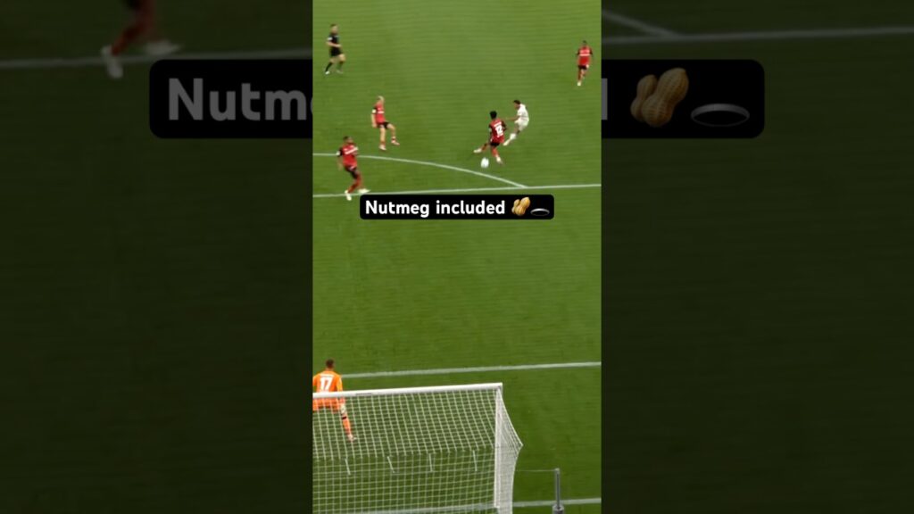 Loïs Openda with a masterpiece 🎨✍️