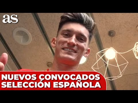 YEREMY, ROBERT SÁNCHEZ, PEPELU y PAU TORRES posan con la camiseta de la selección