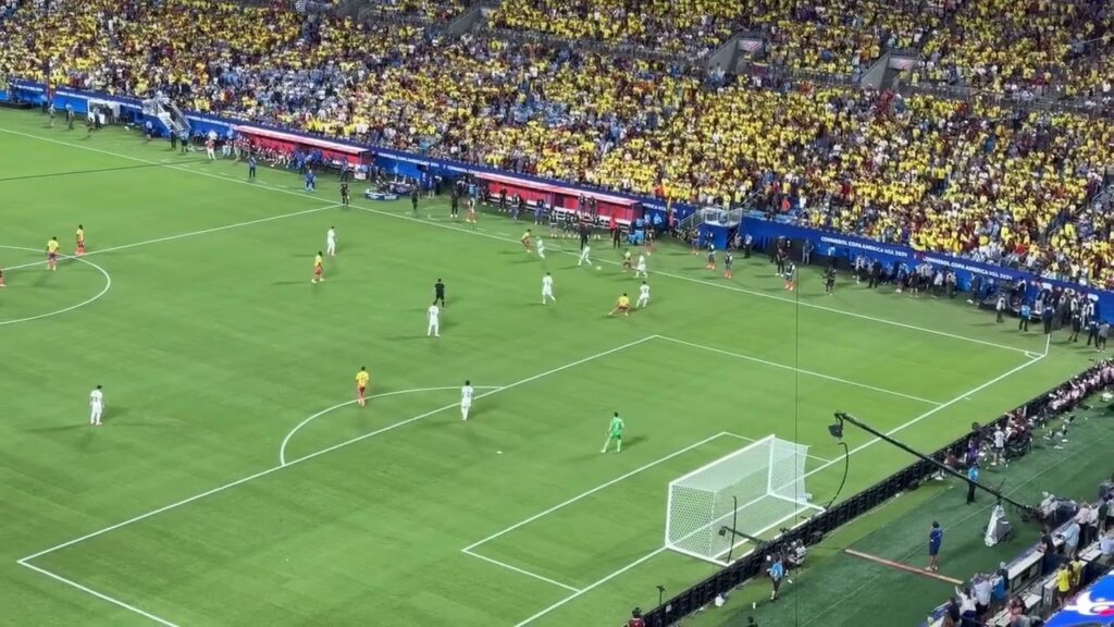 Uruguay vs Colombia 0-1. Mateus Uribe face to face with goalkeeper Sergio Rochet. Copa America 2024