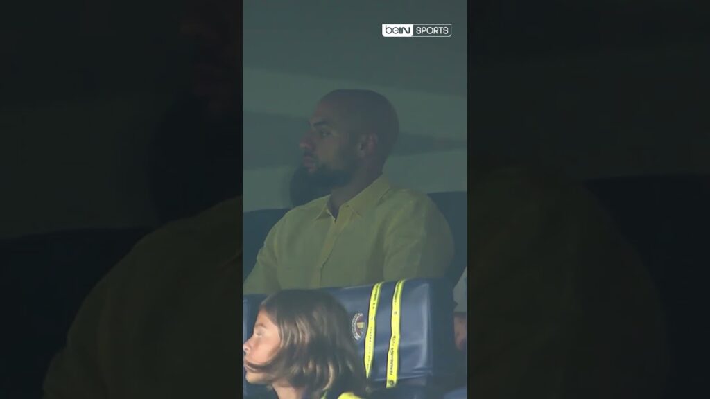 👀 Sofyan Amrabat, Fenerbahçe-Alanyaspor karşılaşmasını tribünden takip ediyor! #shorts