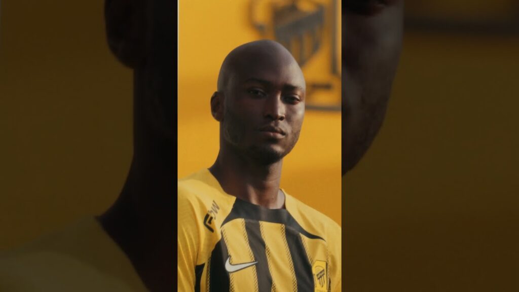 Danilo in stripes, looking right 🐅 👌