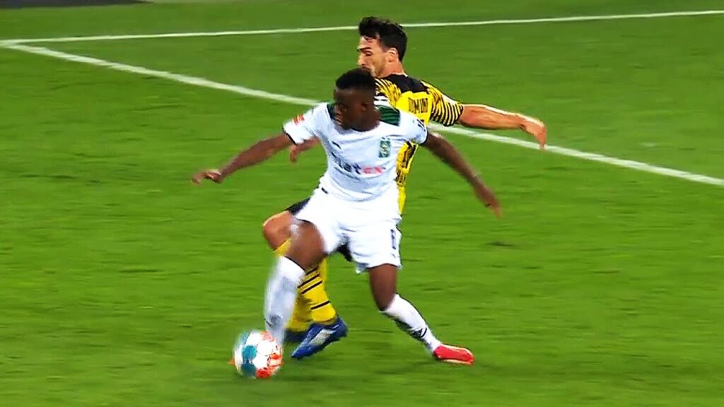 Denis Zakaria Controlled the Midfield vs Dortmund