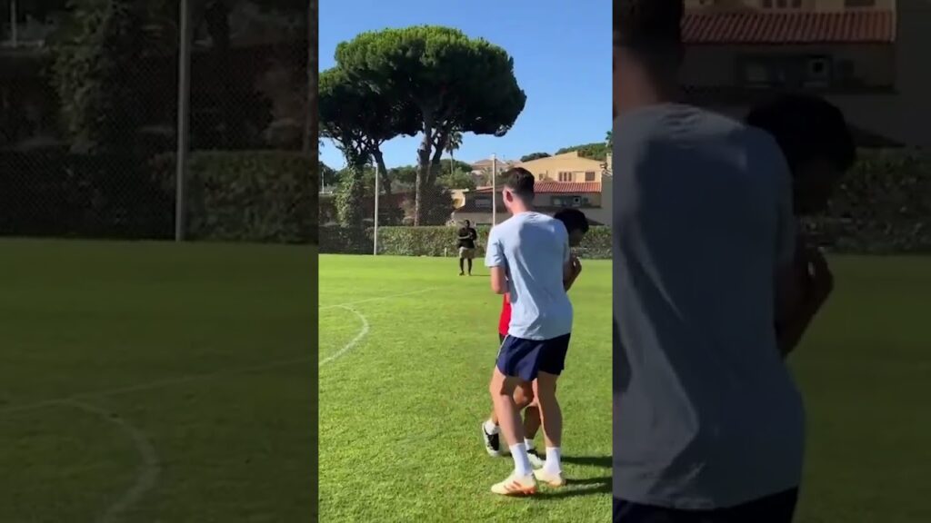 Declan Rice couldn't believe the technique on Bruno Fernandes 😅 (via wozldn/IG) #shorts