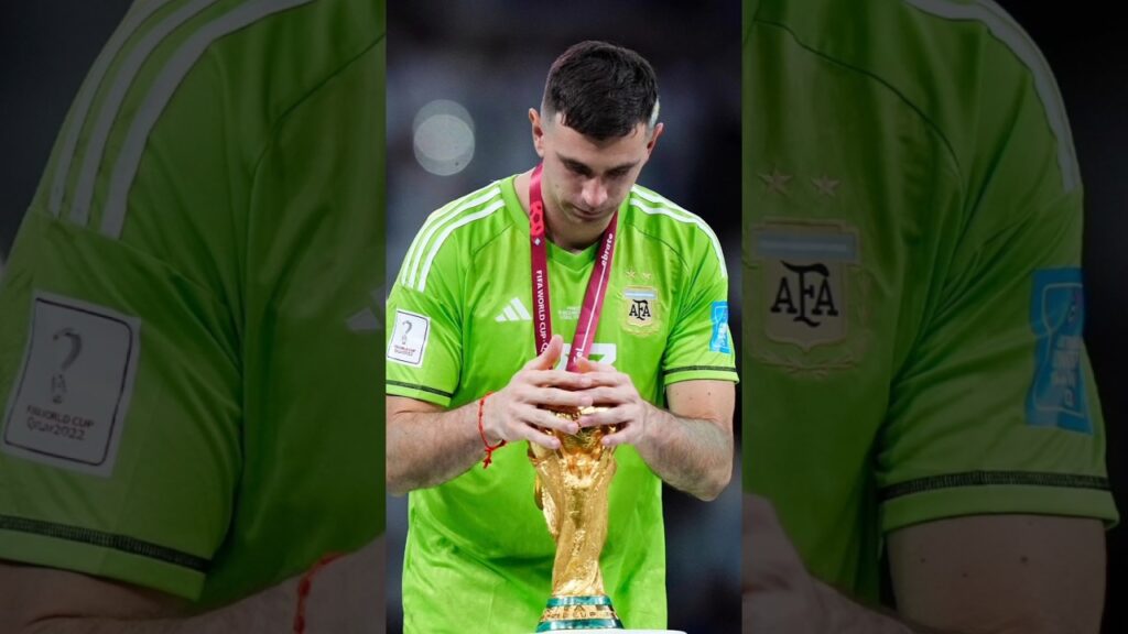 Emiliano Martinez on the brink of a world record.#shorts #football #EmiMartinez #YaahinTophy2024