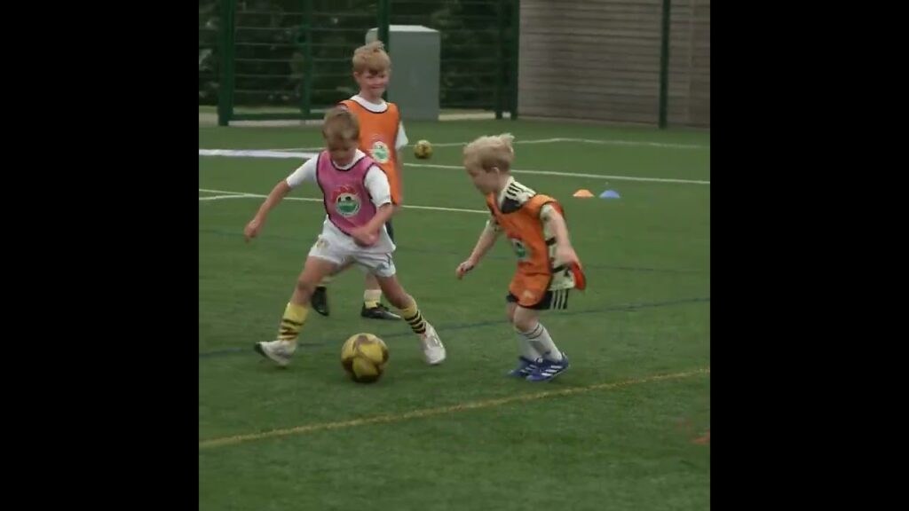 Leeds United’s Brenden Aaronson and Mateo Joseph visit Summer School Football Camps to get involved!