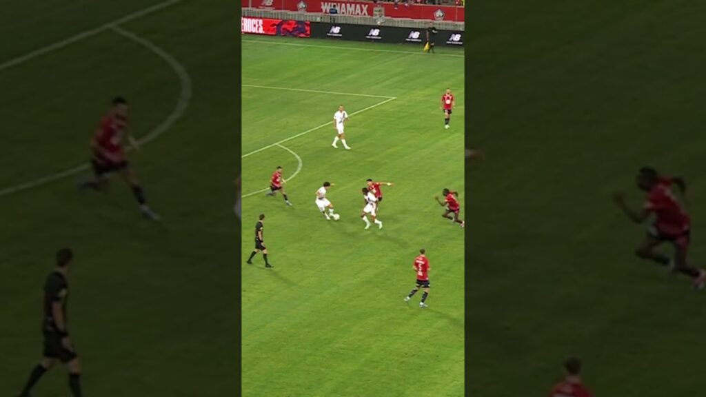 🤯 La sortie de balle de Kang In Lee 🇰🇷 #ligue1 #ligue1mcdonalds #football #skills #psg #kanginlee