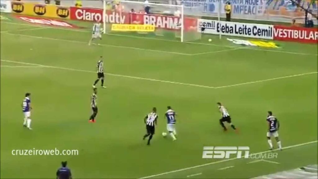 Everton Ribeiro humilha marcador na final do Mineiro 2014
