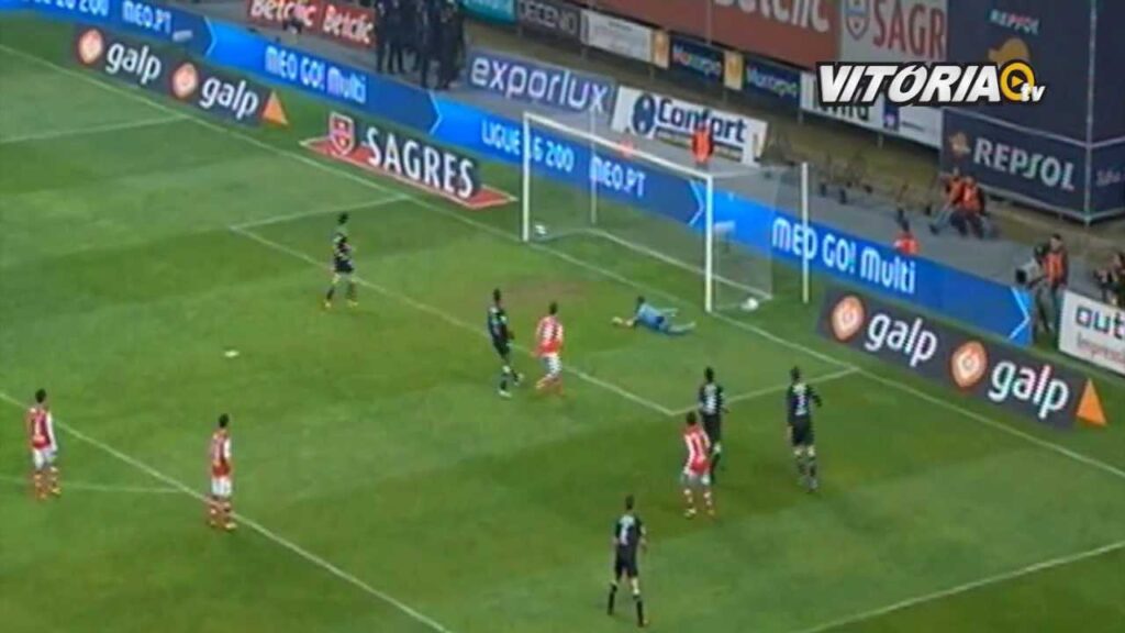 Vitória derrotado no derby