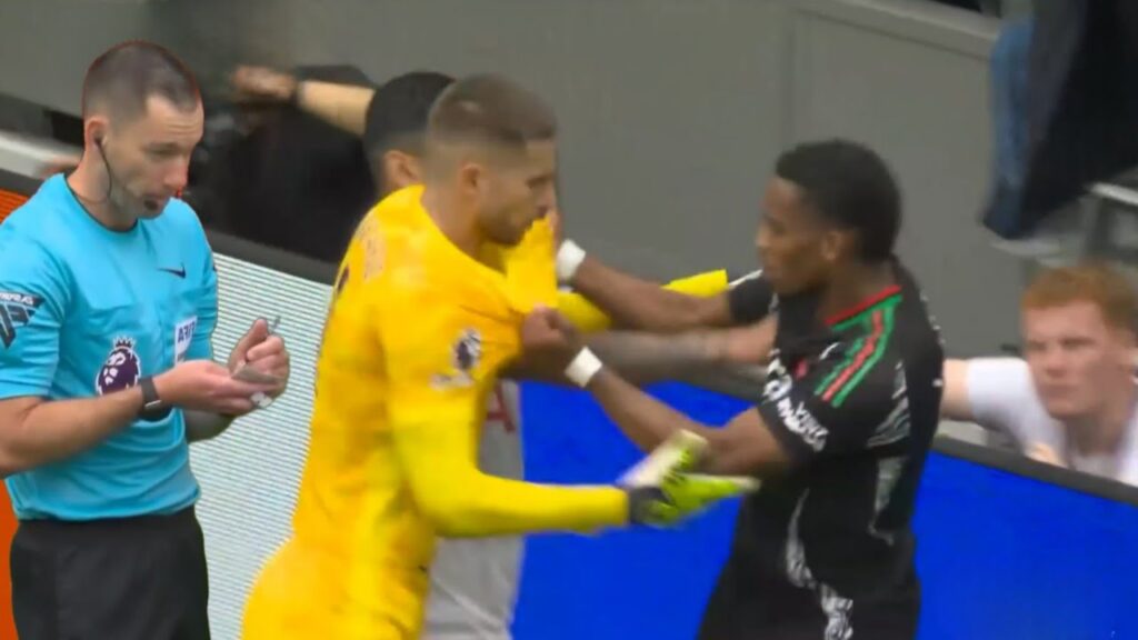 No Red Card! Tottenham vs Arsenal, Jurrien Timber challenged on pedro porro, Timber pulled Vicario