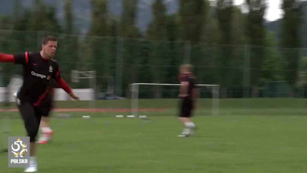 Wojciech Szczesny (Rabona by Polish Goalkeeper. Arsenal London)