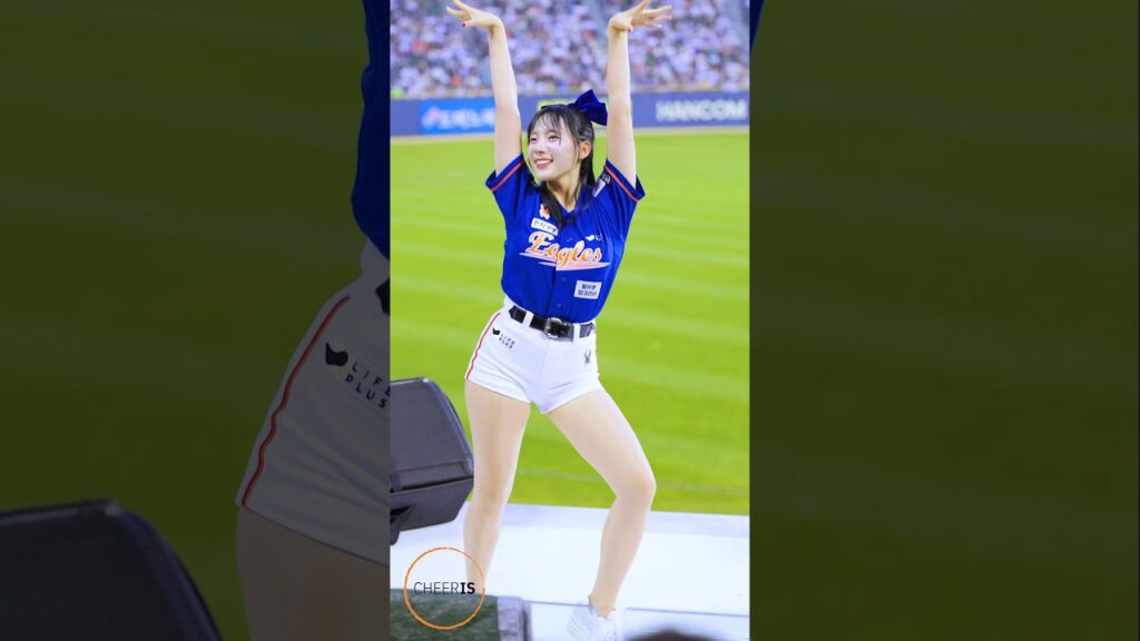 더워도 웃음을 잃지않는 하지원(Ha Jiwon)치어리더. 흔들어주세요. 한화이글스.