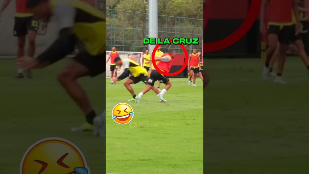 DE LA CRUZ deixou no CHÃO🤣 em SHOW DE GOLAÇOS no TREINO do FLAMENGO! #flamengo #mengão #shorts #crf