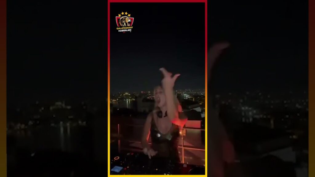 Kat Kerkhofs DJ'lik Yaptı, Eşi Dries Mertens Dans Etti