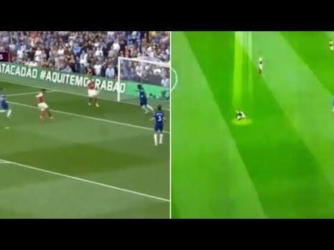 Matteo Guendouzi punches the ground in anger after Pierre-Emerick Aubameyang misses sitter