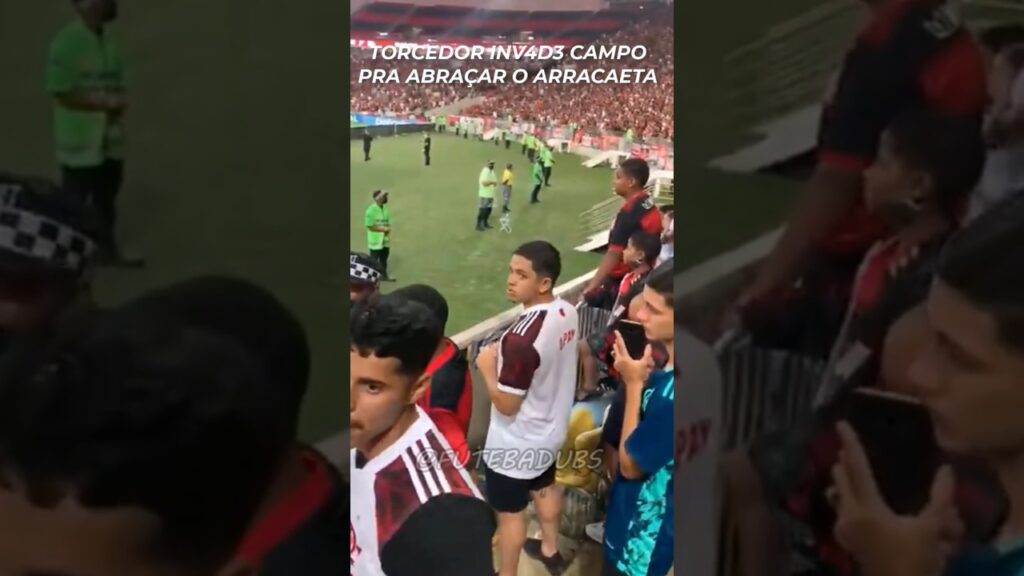 Torcedor entra no campo pra abraçar o Arrascaeta Parte 1 #shorts #flamengo #humor #engracado