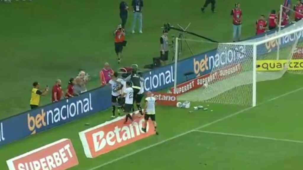 Botafogo mostra espírito de luta em vitória de campeão e vence o Fluminense no final.