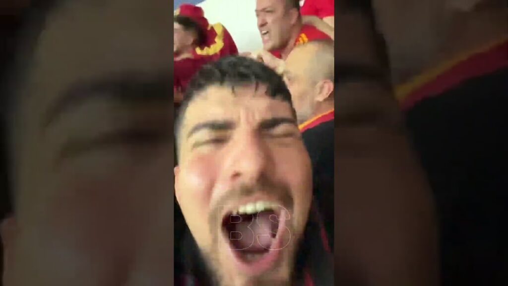 Lucas Torreira’nın golünde Kadıköy’de Deplasman Tribünü yıkılıyor #galatasaray #torreira #fenerbahçe