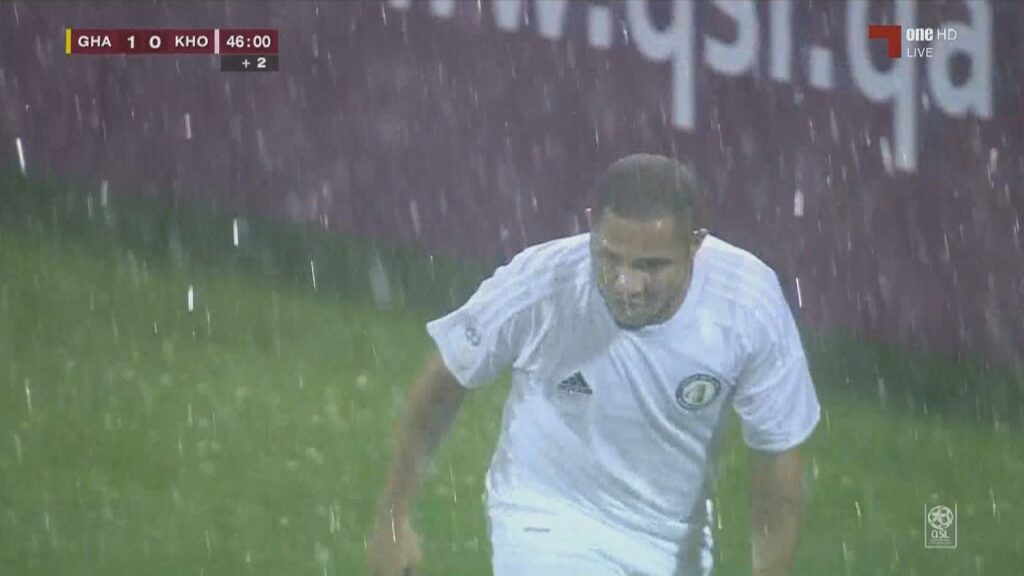 أمطار غزيرة في مباراة الغرافة والخور | تعليق عيسى الحربين | دوري نجوم قطر 2016/17 الجولة 21 أمطار غزيرة في مباراة الغرافة والخور | تعليق عيسى الحربين | دوري نجوم قطر 2016/17 الجولة 21