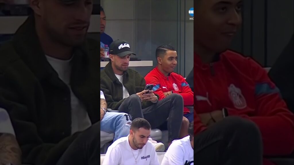 👁️👁️ Alexis Vega presente en el juego de Chivas 🐐