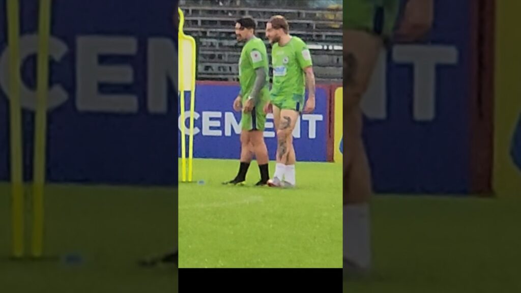 #mohunbagan practice ##jasoncummings #indiansuperleague #bengalurufc #josemolina #isl #football