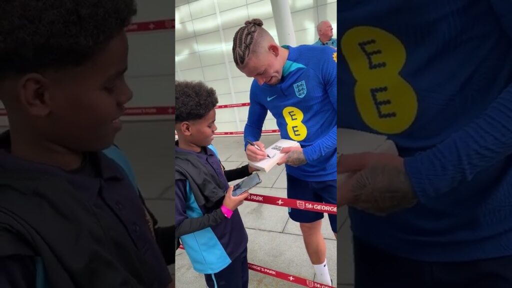 KALVIN PHILLIPS Y COMO HACER FELIZ A UN NIÑO #kalvinphillips #inglaterra #regalo