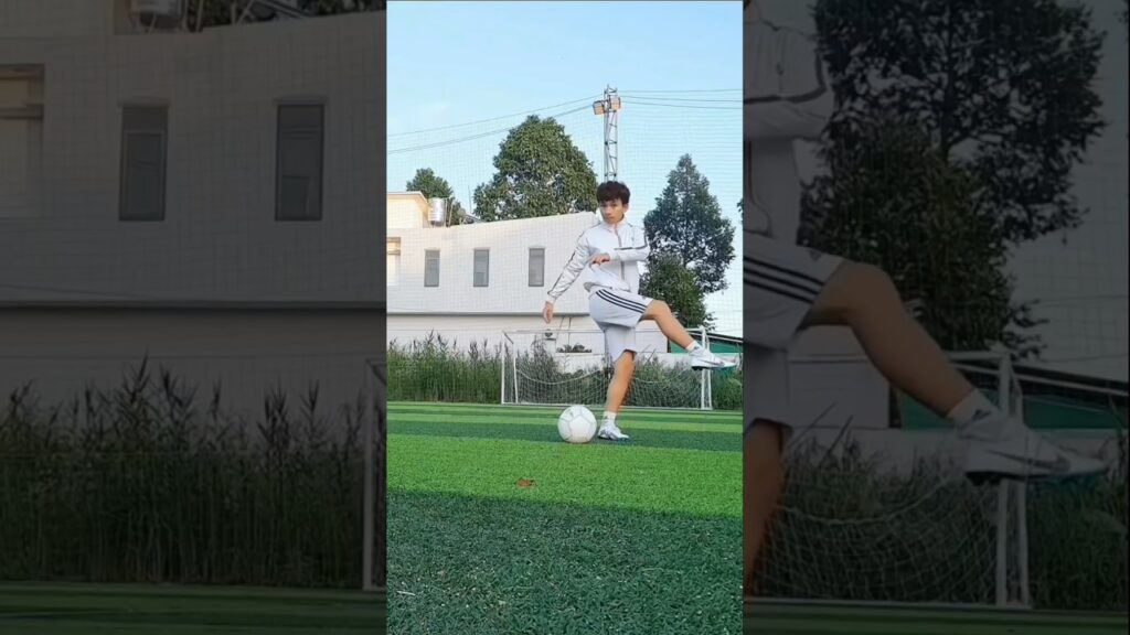 How To Trivela Volley Like Thomas Meunier #Shorts #Meunier #Tutorial #Football #Soccer #Sports