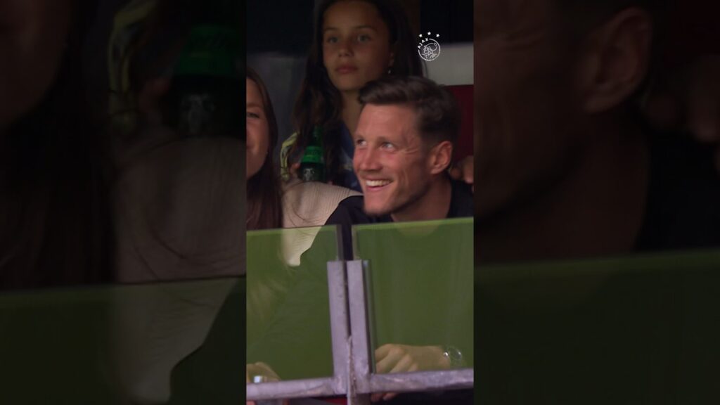 A very warm welcome in the Johan Cruijff ArenA for Wout Weghorst! ⚪️🔴⚪️