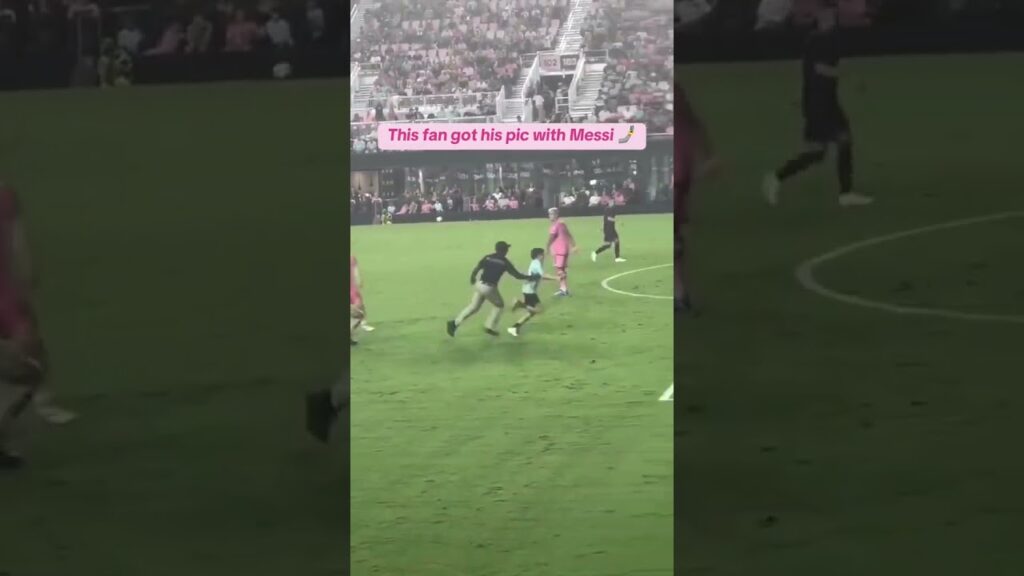 After he got his selfie, Messi told him to run 😅 (via X/M10GOAT)